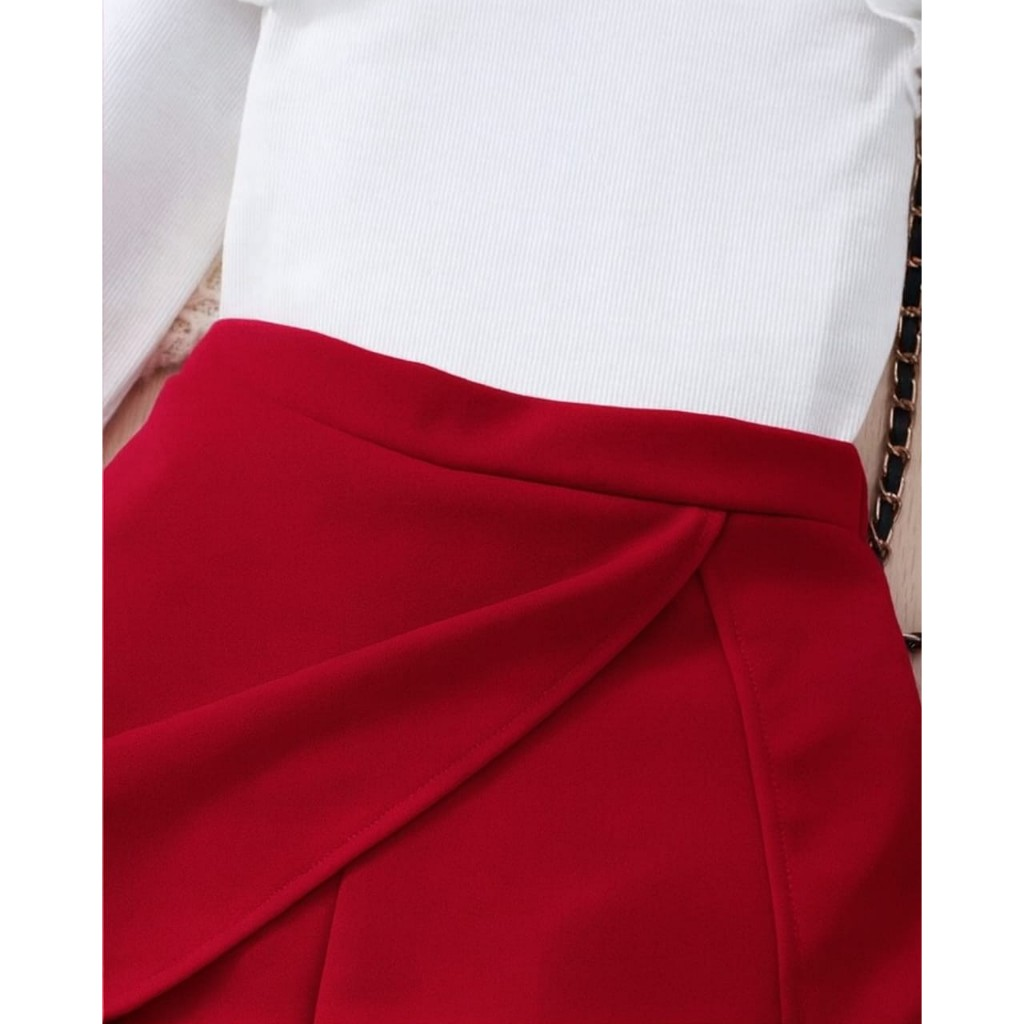 Short Saia em Suede + Blusa Ribana/Canelada